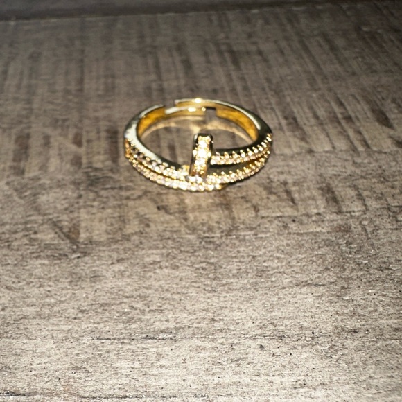 Unbranded Jewelry - Arrow Gold Ring 💍